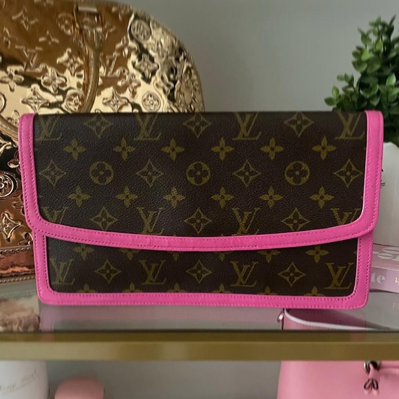 Louis Vuitton Clutch - Picture 1 of 1